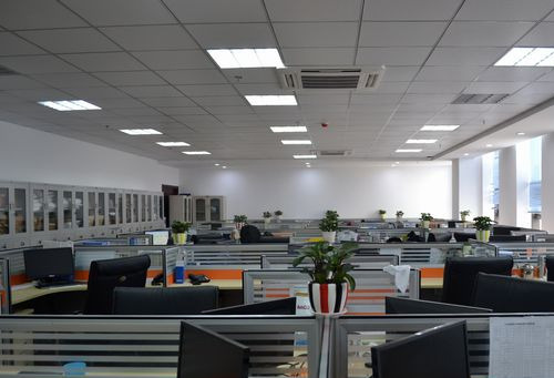‌AI未来趋势：技术突破、应用拓展与社会影响深化‌